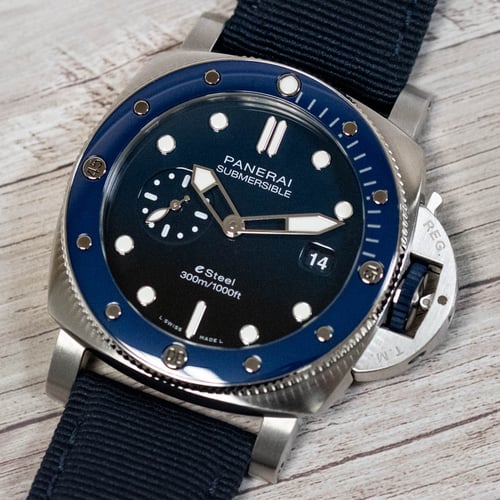 Stylied photo of  of Submersible Quarantaquattro Blu Profondo
