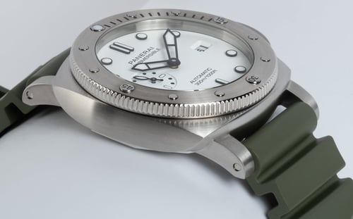 9' Side Shot of Submersible QuarantaQuattro Bianco