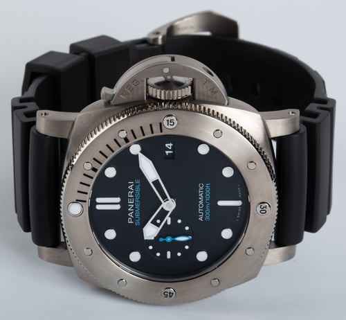 Front View of Luminor Submersible 47MM