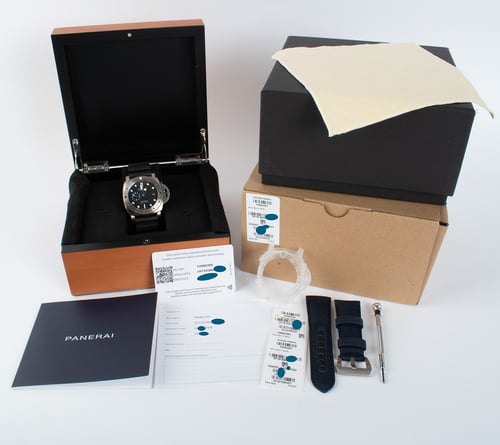 Box / Paper shot of Luminor Submersible 47MM