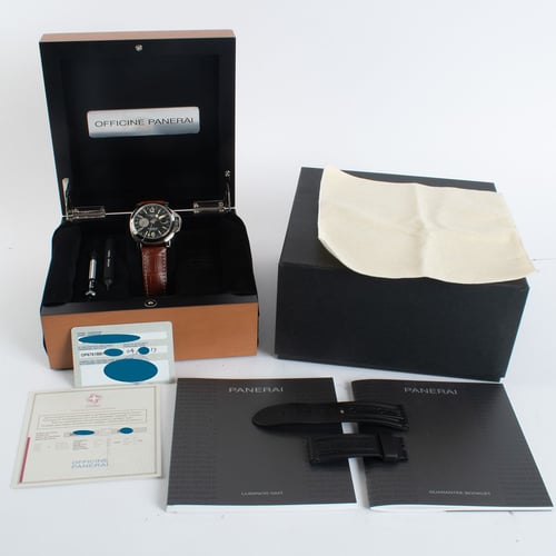 Box / Paper shot of Luminor GMT