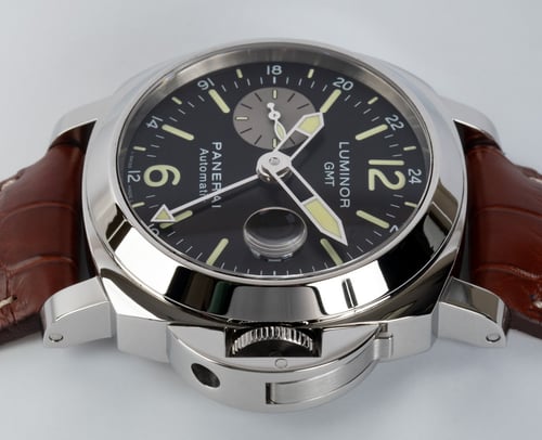 Crown Side Shot of Luminor GMT