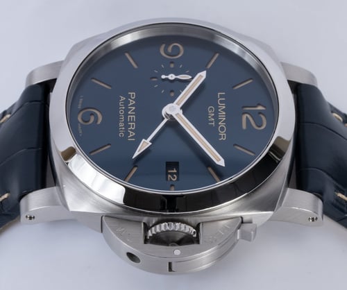 Crown Side Shot of Luminor GMT