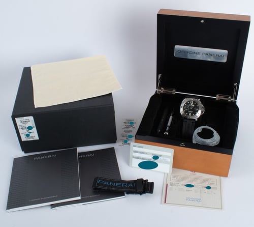 Box / Paper shot of Luminor Submersible