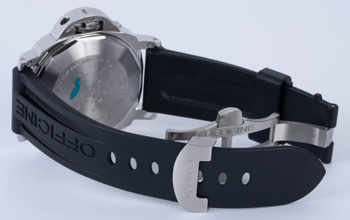 Open Clasp Shot of Luminor Submersible