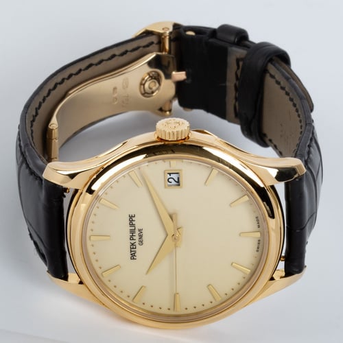 Front View of Calatrava Date