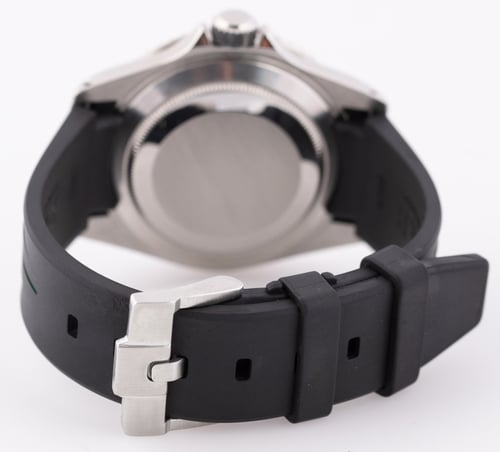 Open Clasp Shot of Submariner
