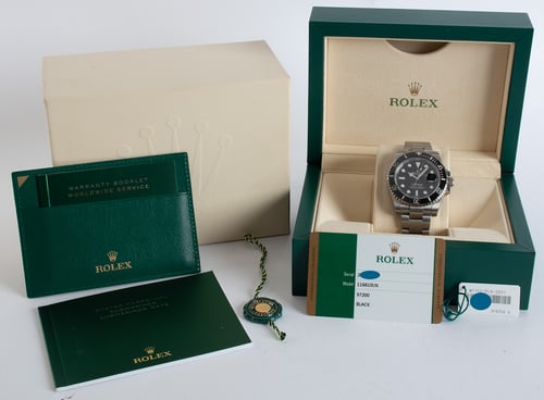 Box / Paper shot of Submariner Date