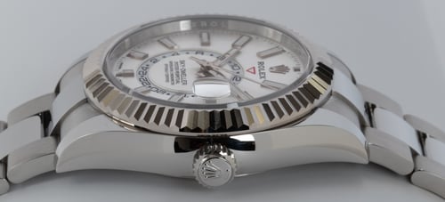 Crown Side Shot of Sky-Dweller