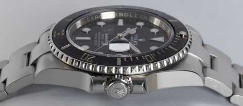 Crown Side Shot of Submariner Date 41