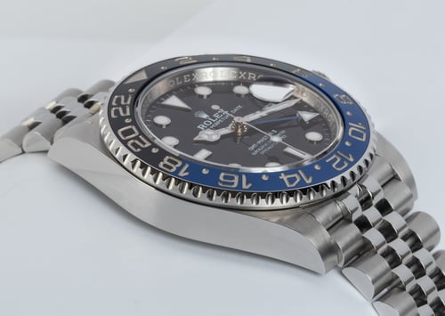 9' Side Shot of GMT-Master II 'Batgirl'