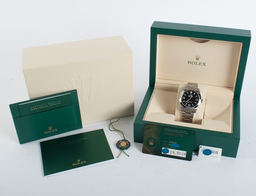 Box / Paper shot of Explorer 40