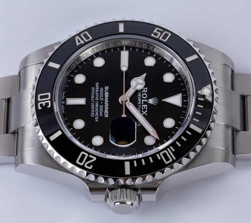 Crown Side Shot of Submariner Date 41