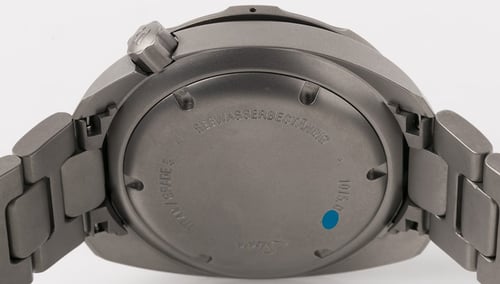 Caseback of EZM 15