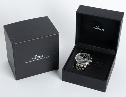 Box / Paper shot of 903 Chronograph 'Navitimer'