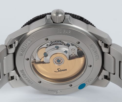 Caseback of 105 St Sa