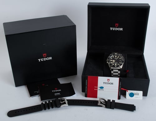 Box / Paper shot of Pelagos LHD