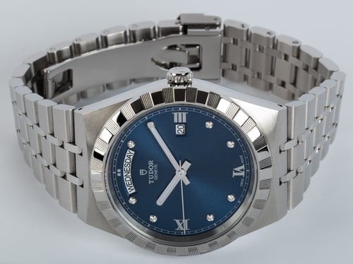 Front View of Royal Day  DAte