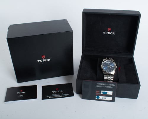 Box / Paper shot of Royal Day  DAte