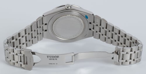 Open Clasp Shot of Royal Day  DAte