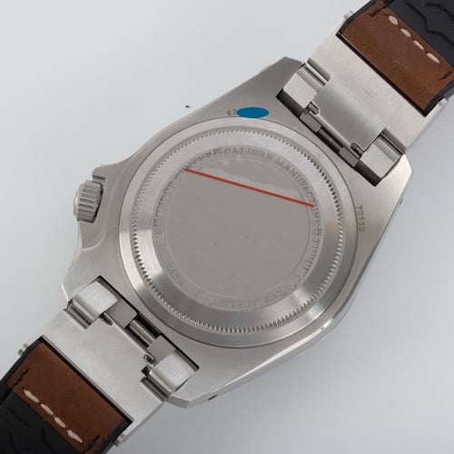 Caseback of Black Bay P01