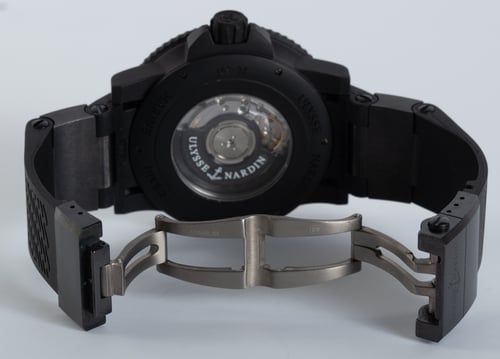 Open Clasp Shot of Maxi Marine Diver 'Black Sea'