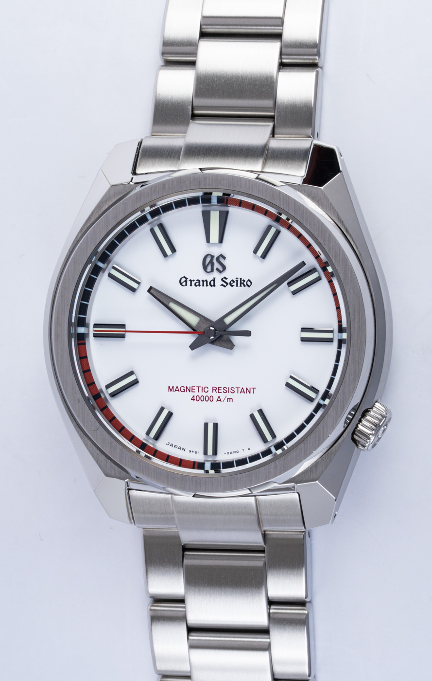 Grand Seiko Sport Collection 'Tough Quartz' : SBGX341