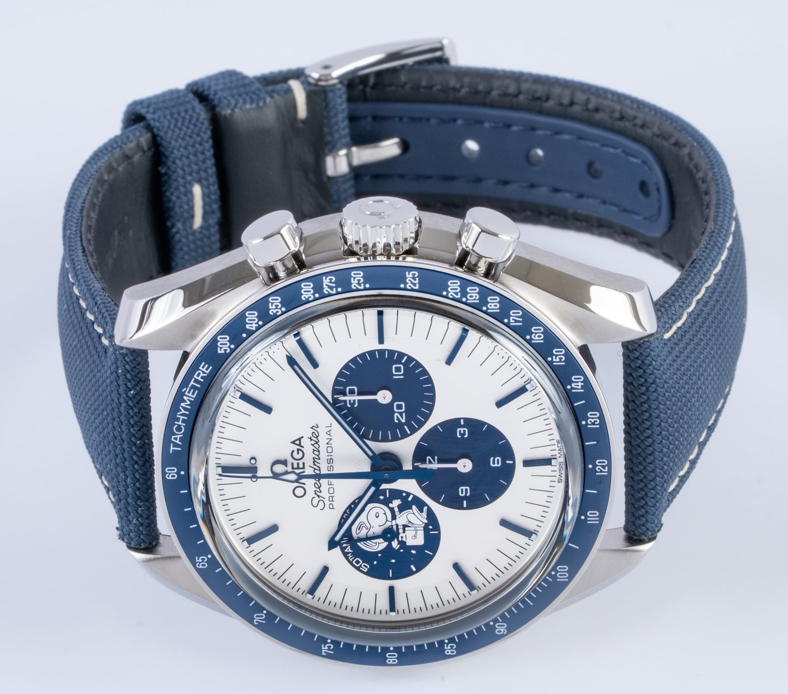 Omega Speedmaster 'Silver Snoopy Award' 310.32.42.50.02.001 - 2022