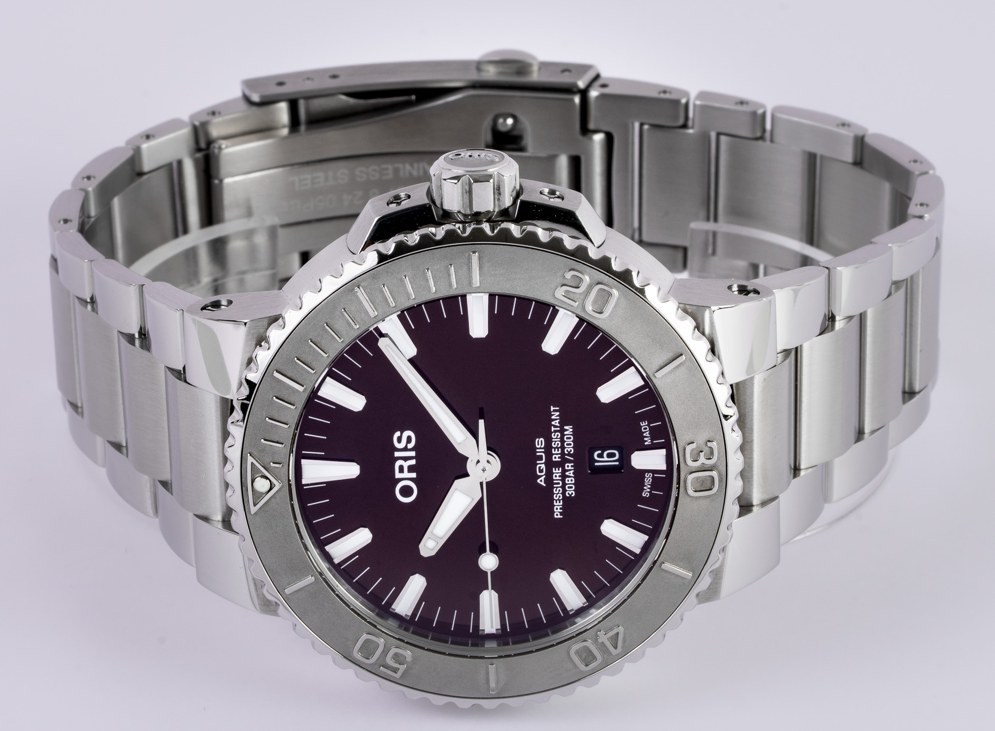 Oris Aquis Date Cherry Edition 01 733 7730 4158 - Cherry Red Dial