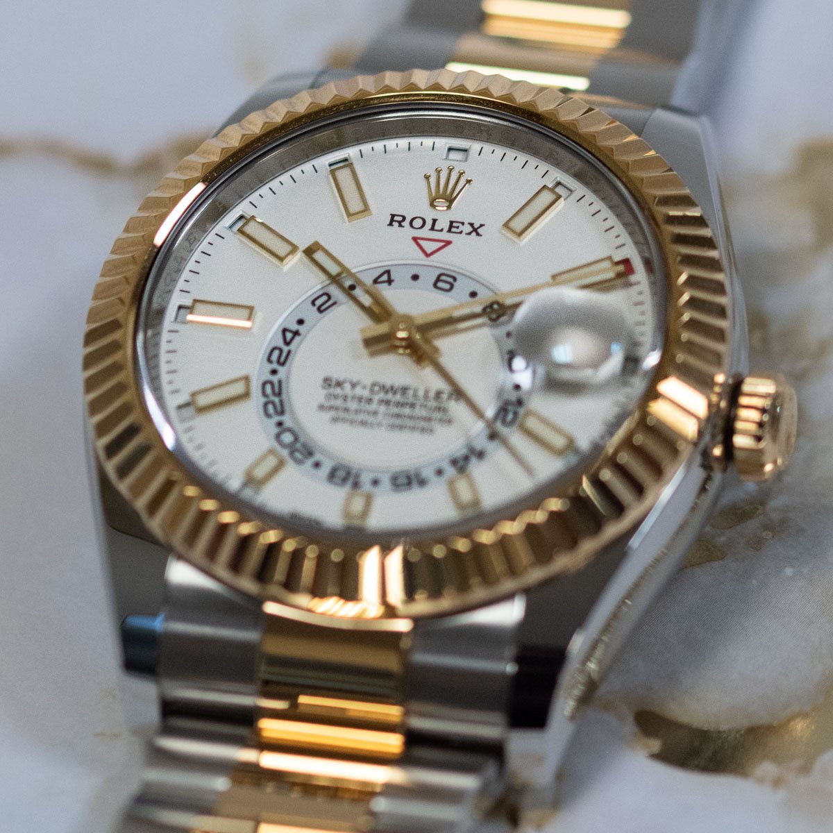 Rolex sky dweller lug width online