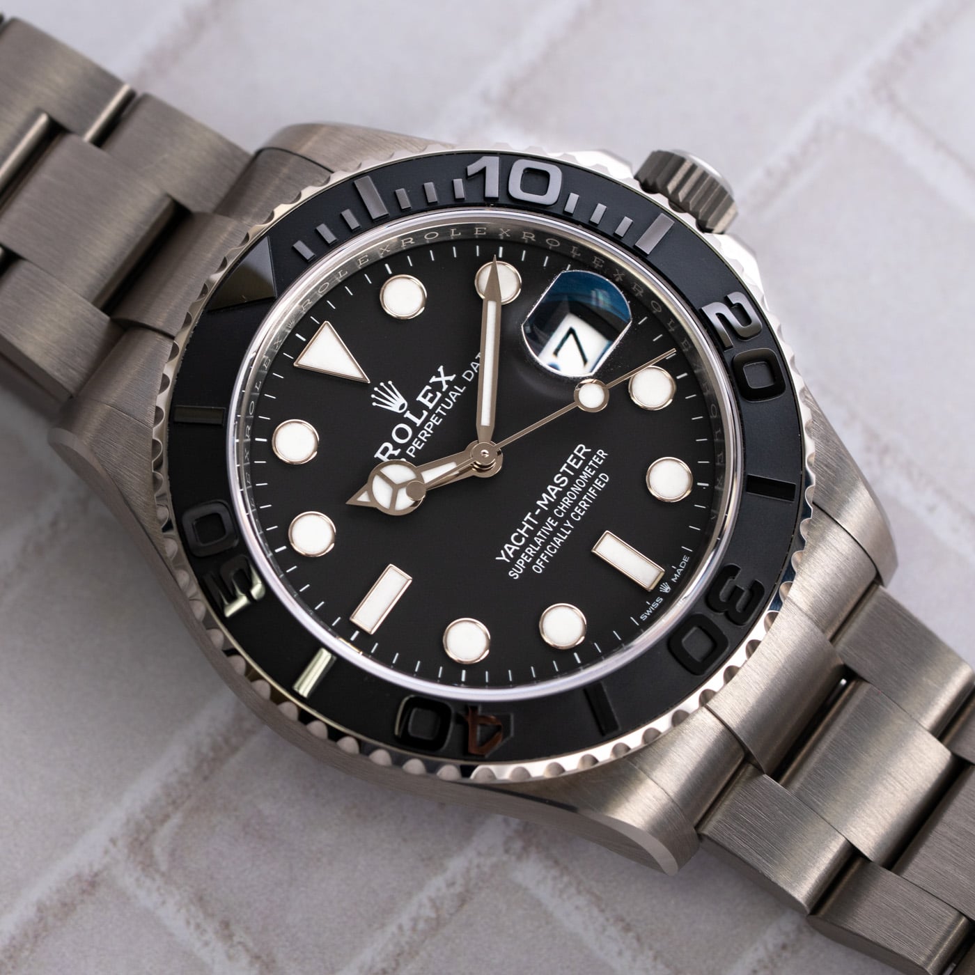 Rolex Yacht-Master 42 : 226627-0001 intense black dial :