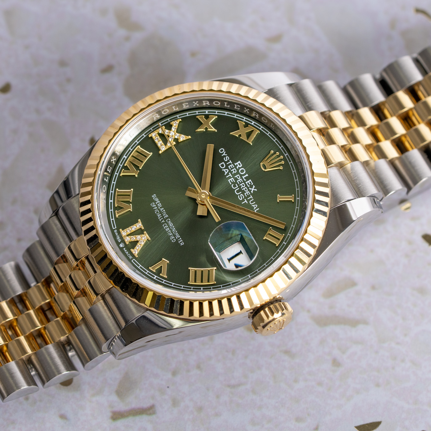 Rolex Datejust 36 126233-0025 - 2024 Diamond Olive-Green Dial, 18k