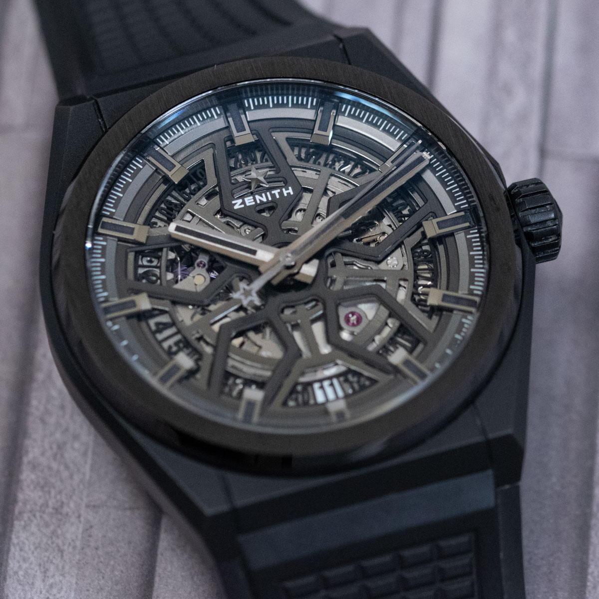 Zenith Defy Classic Ceramic : 49.9000.670/77.R782
