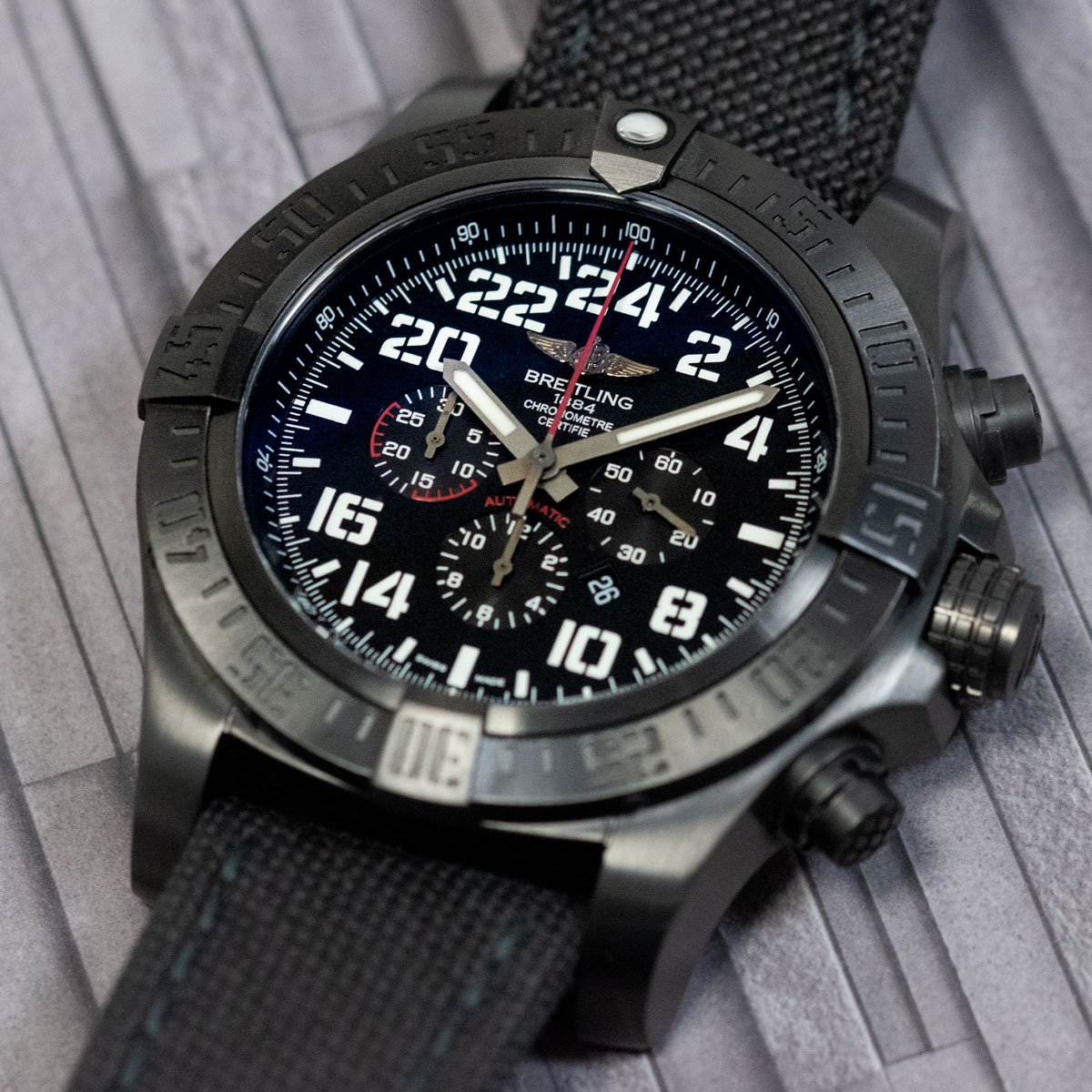 Breitling Super Avenger Military 24H : M2233010/BC91