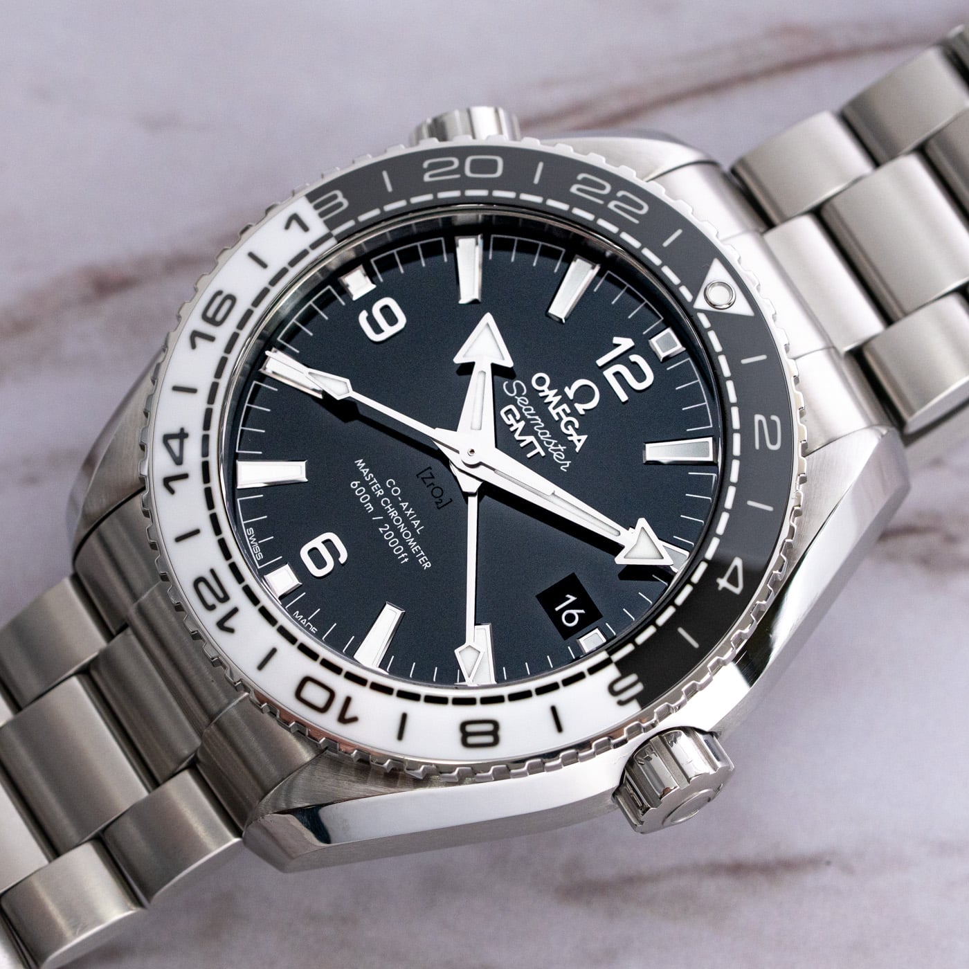 Omega Seamaster Planet Ocean GMT 'Oreo' : 215.30.44.22.01.001