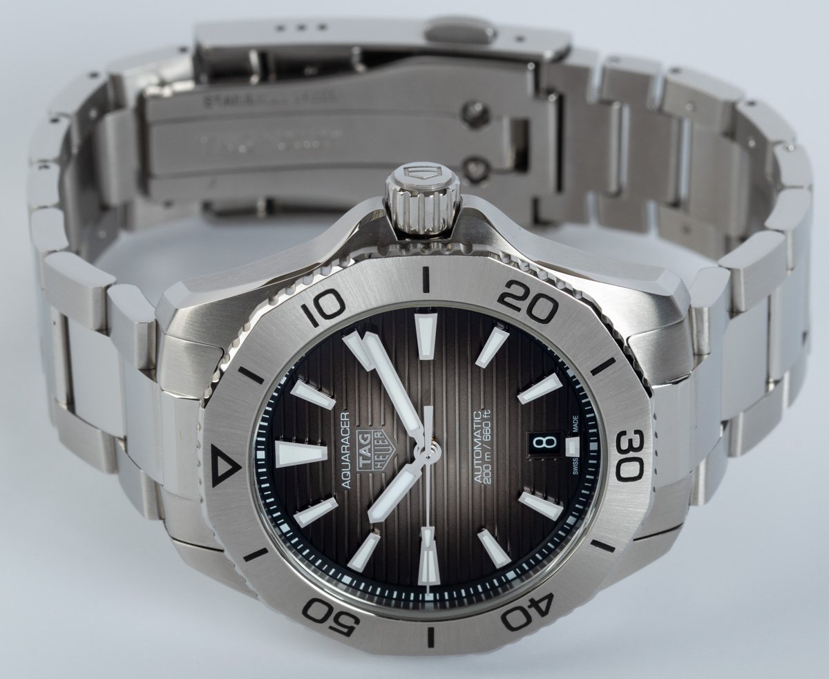 Aquaracer Professional 200 Date Automatic 40mm WBP2111.BA0627 - Razny  Jewelers